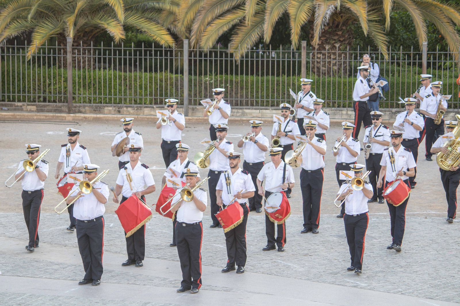 Las bandas de música se lucen antes del Día de las Fuerzas Armadas en Granada