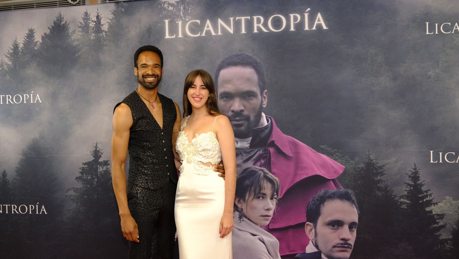 Imágenes del estreno en Almería de la película Licantropía