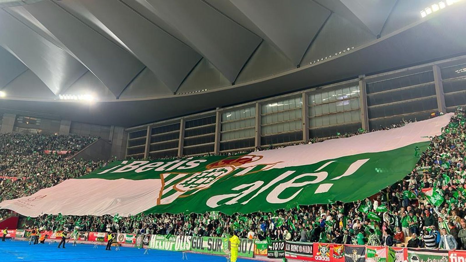 Gran bandera verdiblanca en la zona bética.