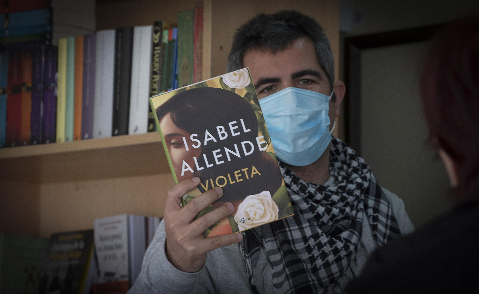 La Feria del Libro de Tomares, en imágenes