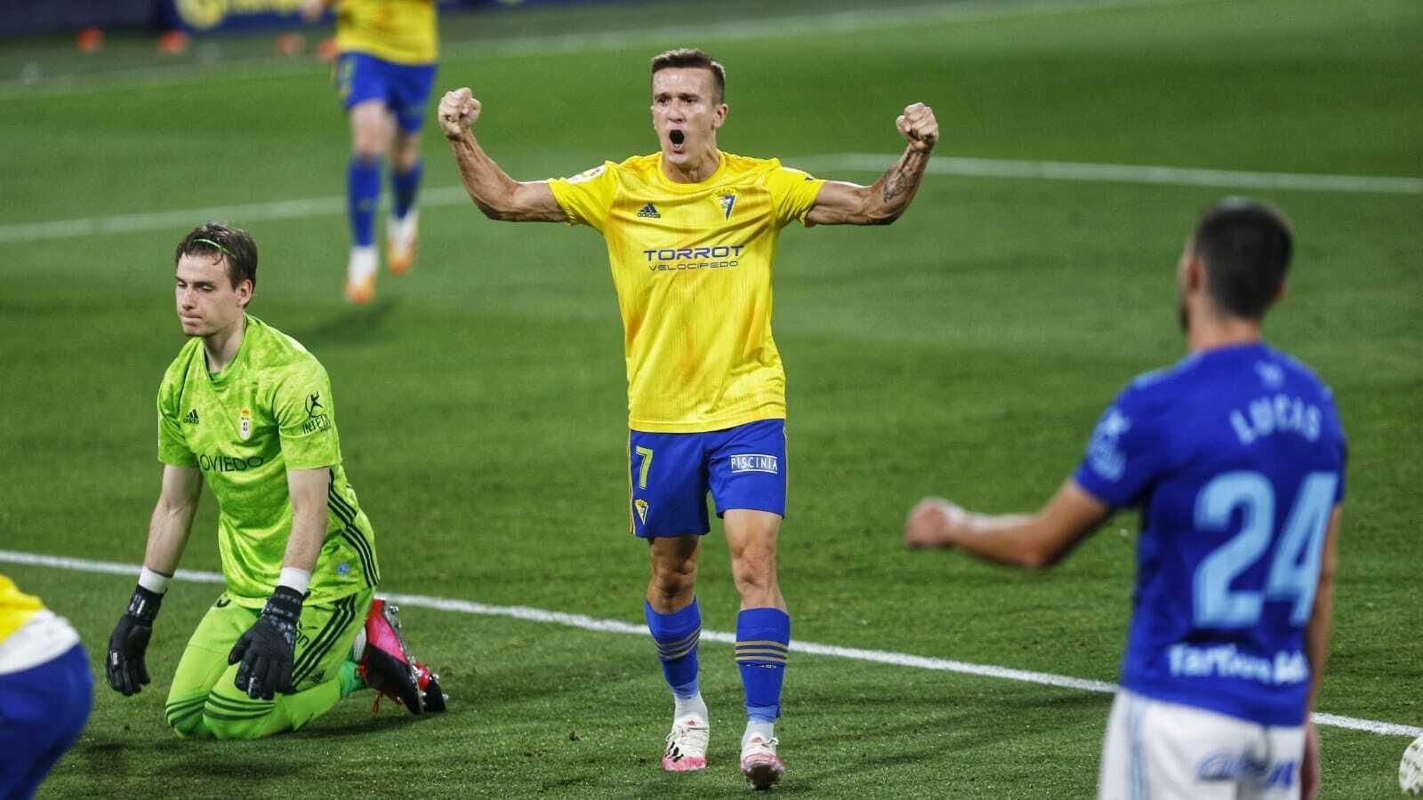 Las imágenes del Cádiz-Oviedo