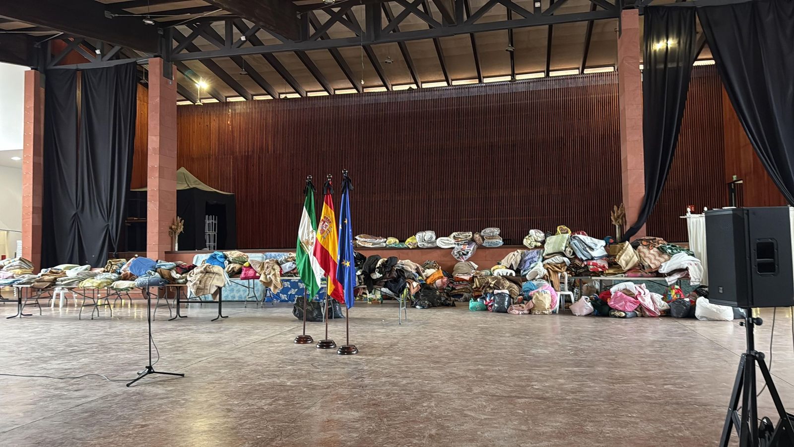 Mantas en la caseta municipal de Adamuz.