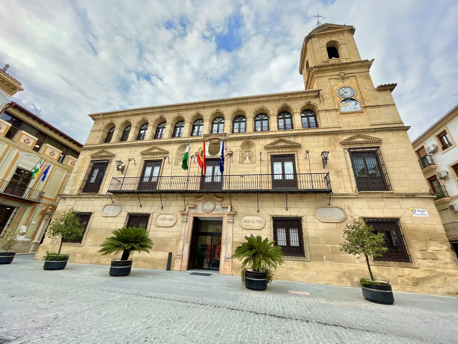 Fachada del Ayuntamiento de Alcalá la Real.
