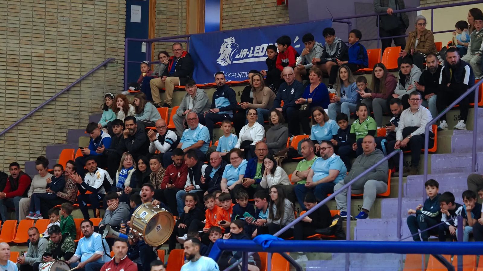 La afición celeste, en un sector de La Salobreja.