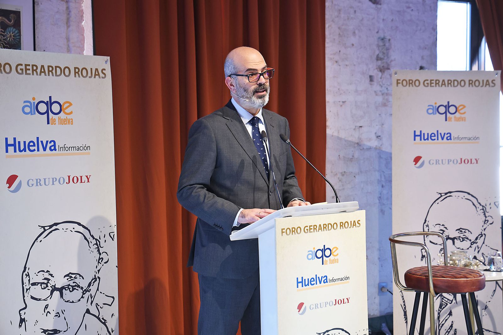 Fotografías del Foro Gerardo Rojas con la intervención de Arturo Gonzalo Aizpiri Consejero Delegado de Enagás