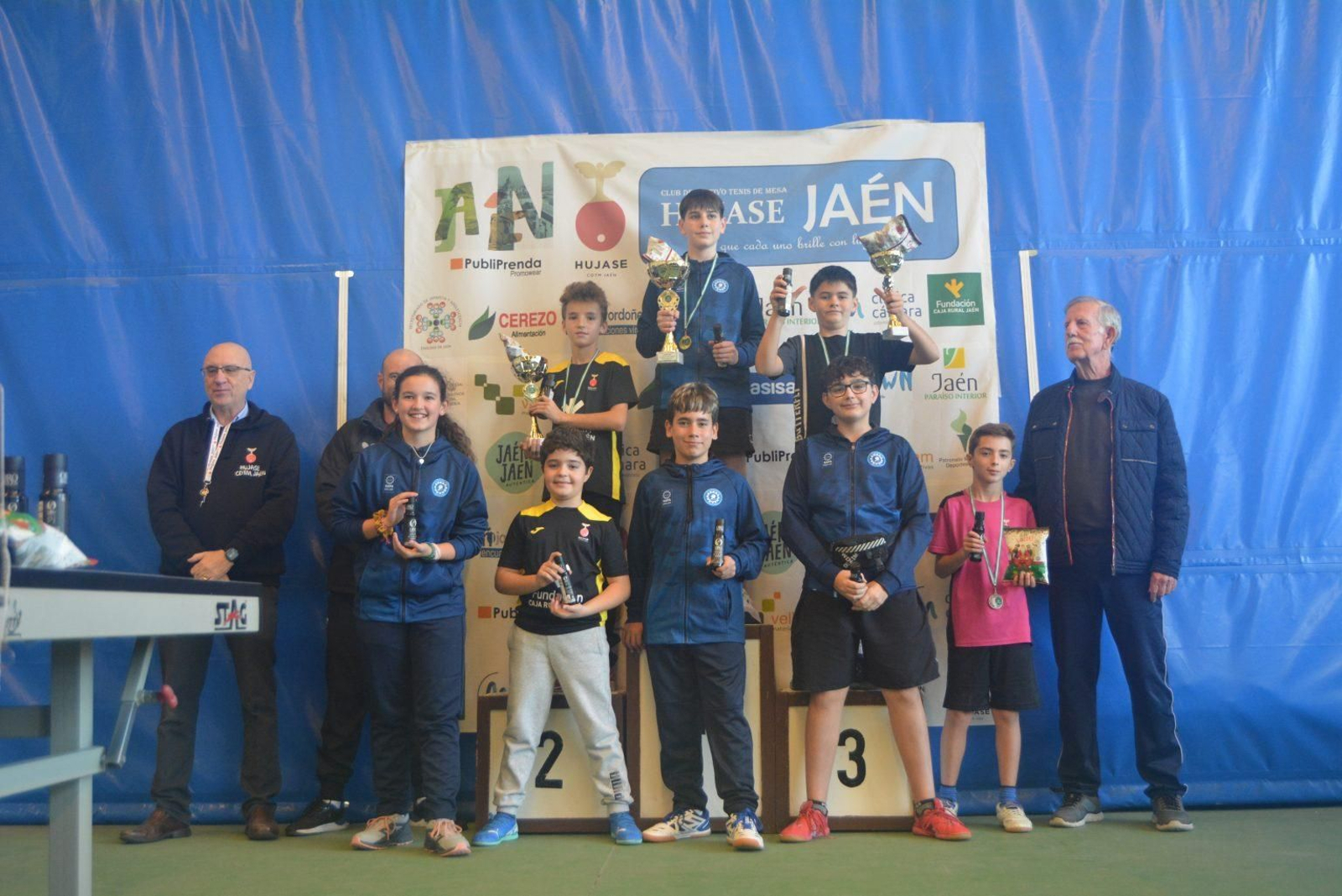 Tenis de mesa y convivencia en el VIII Torneo Solidario Inclusivo de Navidad de Hujase Jaén, en imágenes