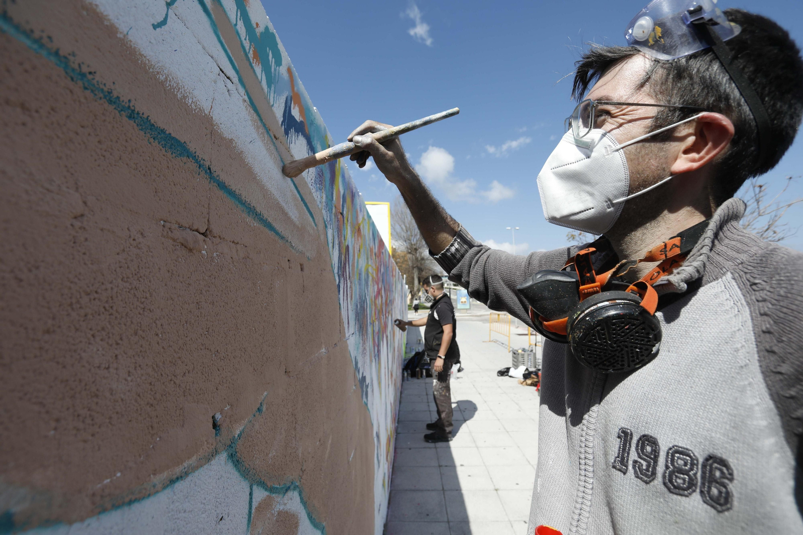 Fotos del mural de agradecimiento a los colectivos de primera línea ante el Covid en Algeciras