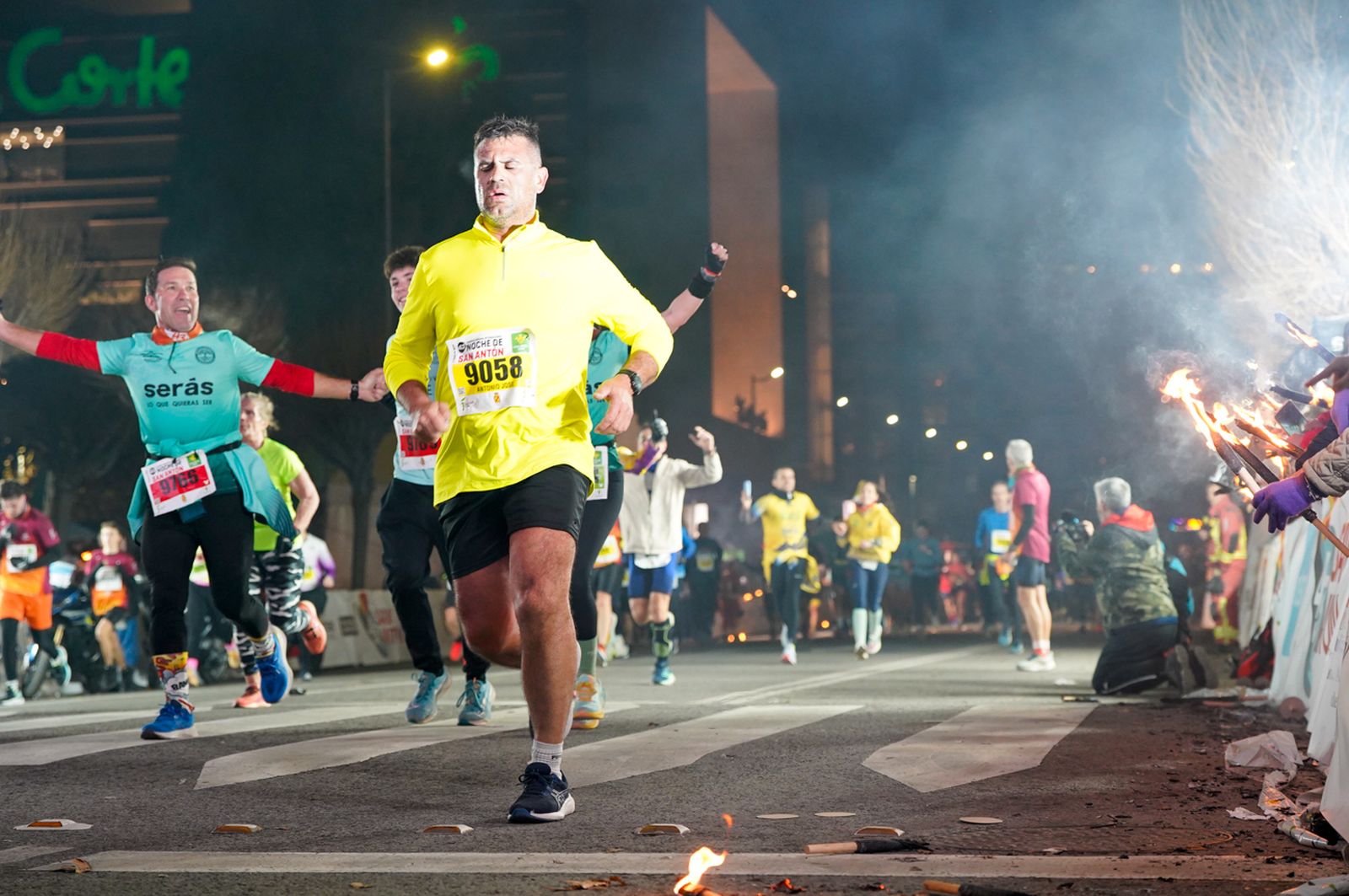 En imágenes: búscate en tu llegada a meta de la Carrera de San Antón 2026 (12)