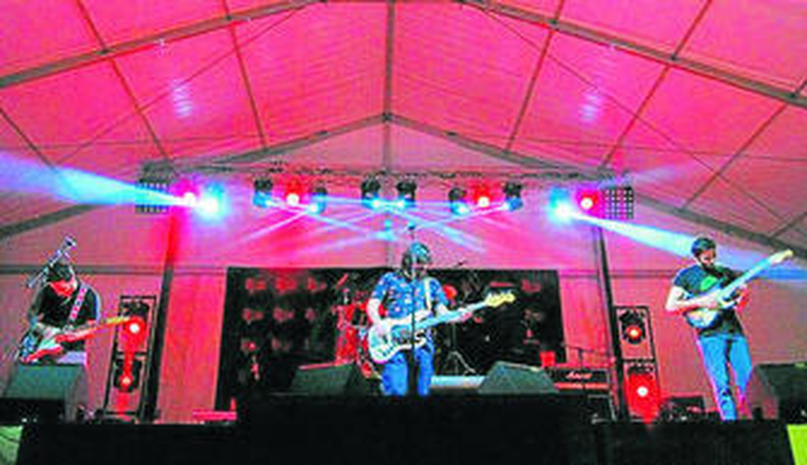 La banda Delbosque en la final del Festival Zafarraya Sound.