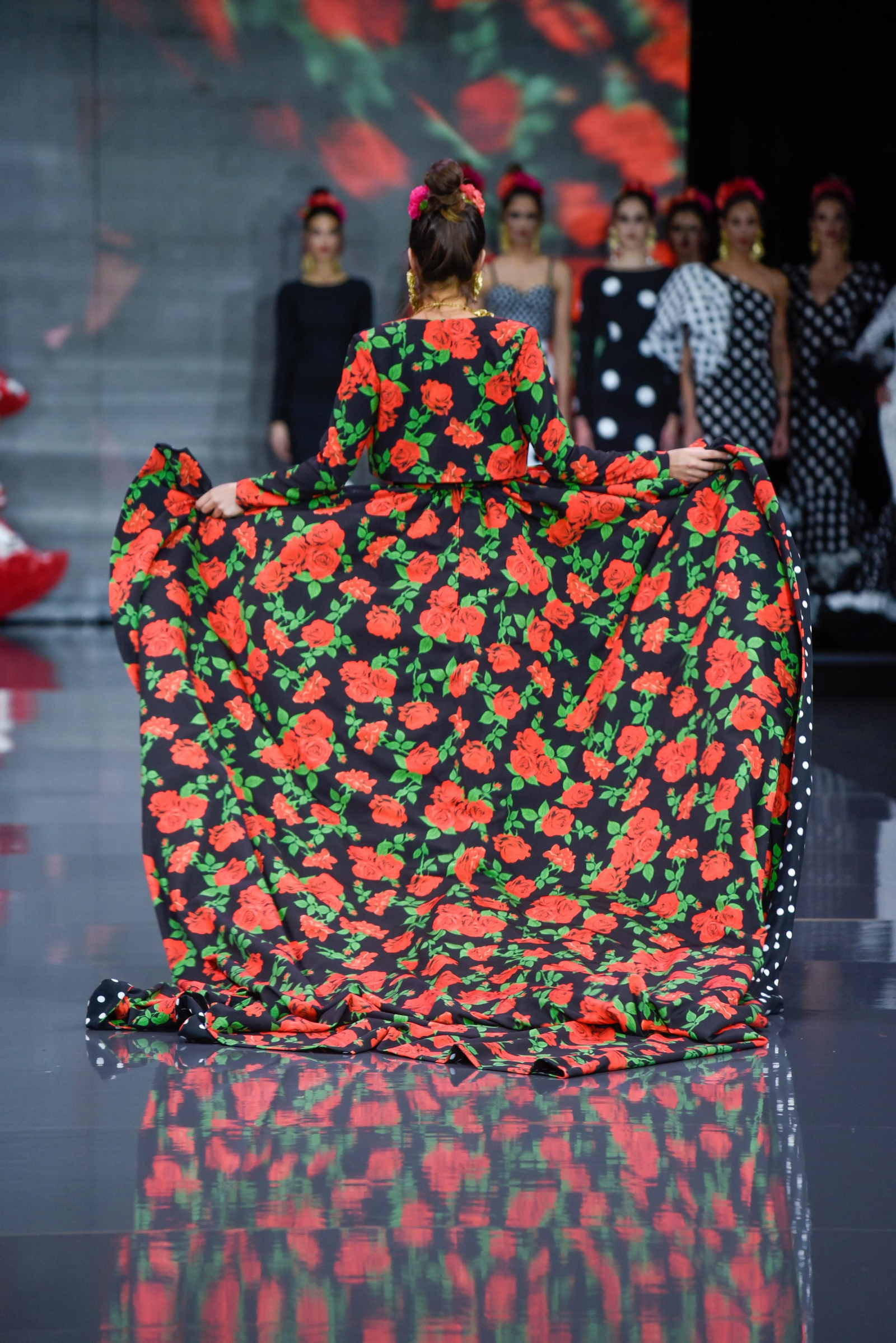 El desfile de Rosa Pedroche en SIMOF 2023, todas las fotos