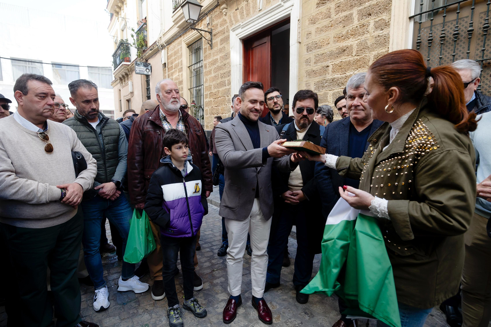 Imágenes del coro de Julio Pardo, en el descubrimiento de la placa en la casa natal del corista Imágenes del coro de Julio Pardo, en el descubrimiento de la placa en la casa natal del corista