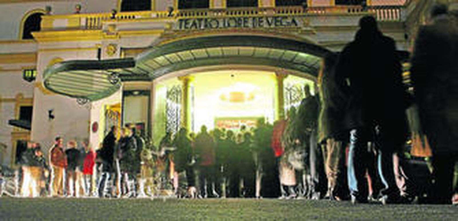 El público congregado anoche en el Lope de Vega tenía intención de esperar hasta que fuera necesario.