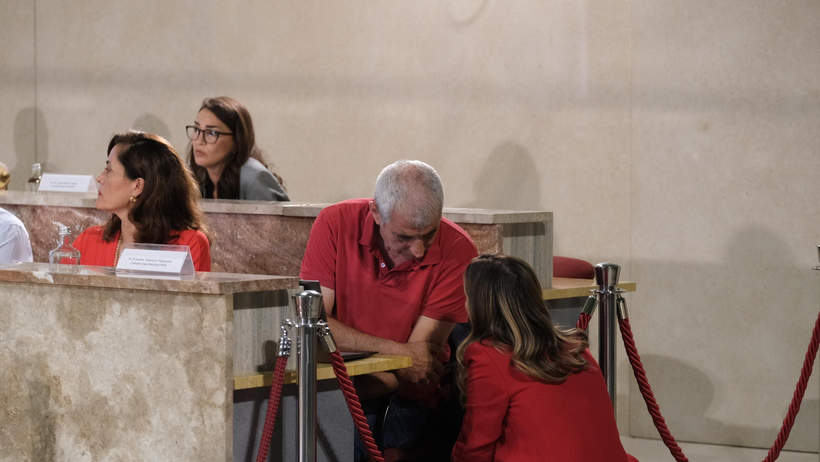 Ana Martínez Labella conversa con Eusebio Villanueva, concejal del PSOE