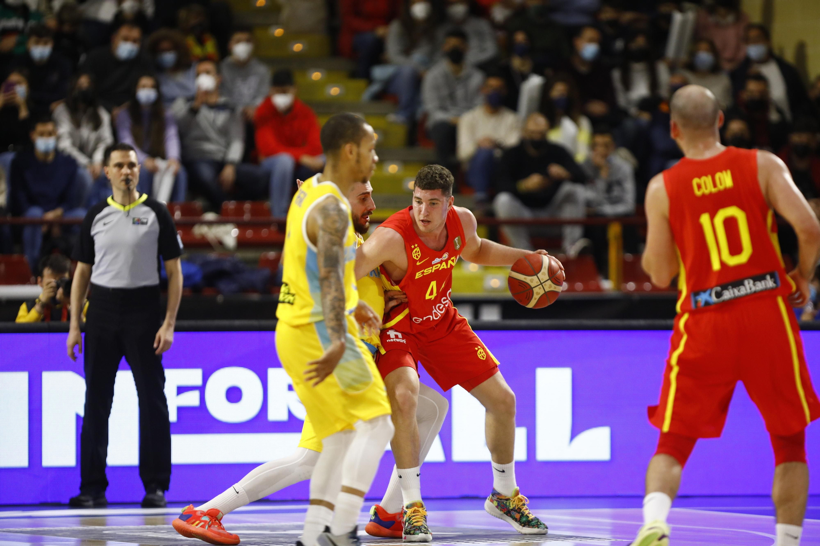 Las imágenes del emotivo encuentro entre España y Ucrania en Córdoba