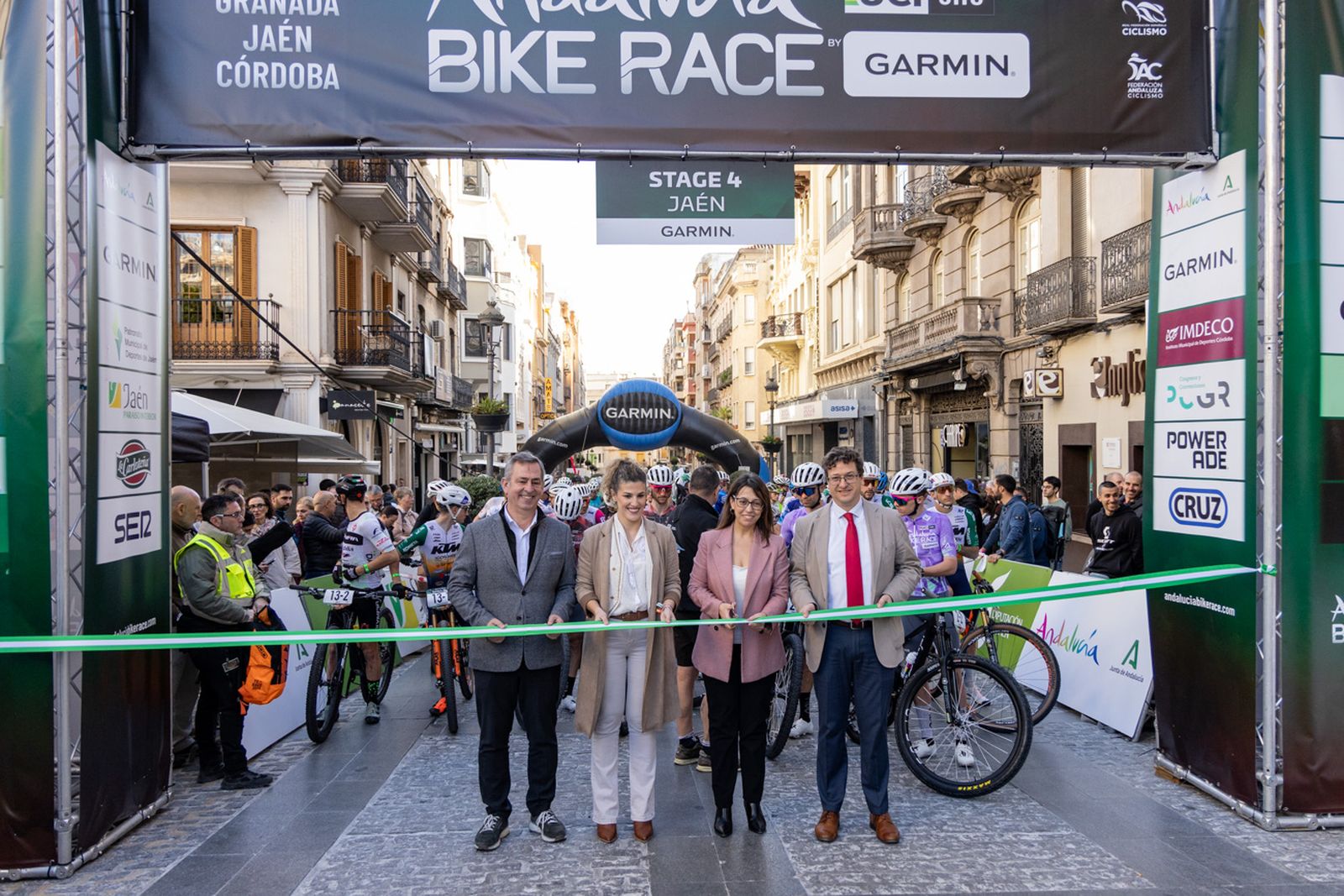 Jaén, protagonista de nuevo en la salida de la tercera etapa de la Andalucía Bike Race