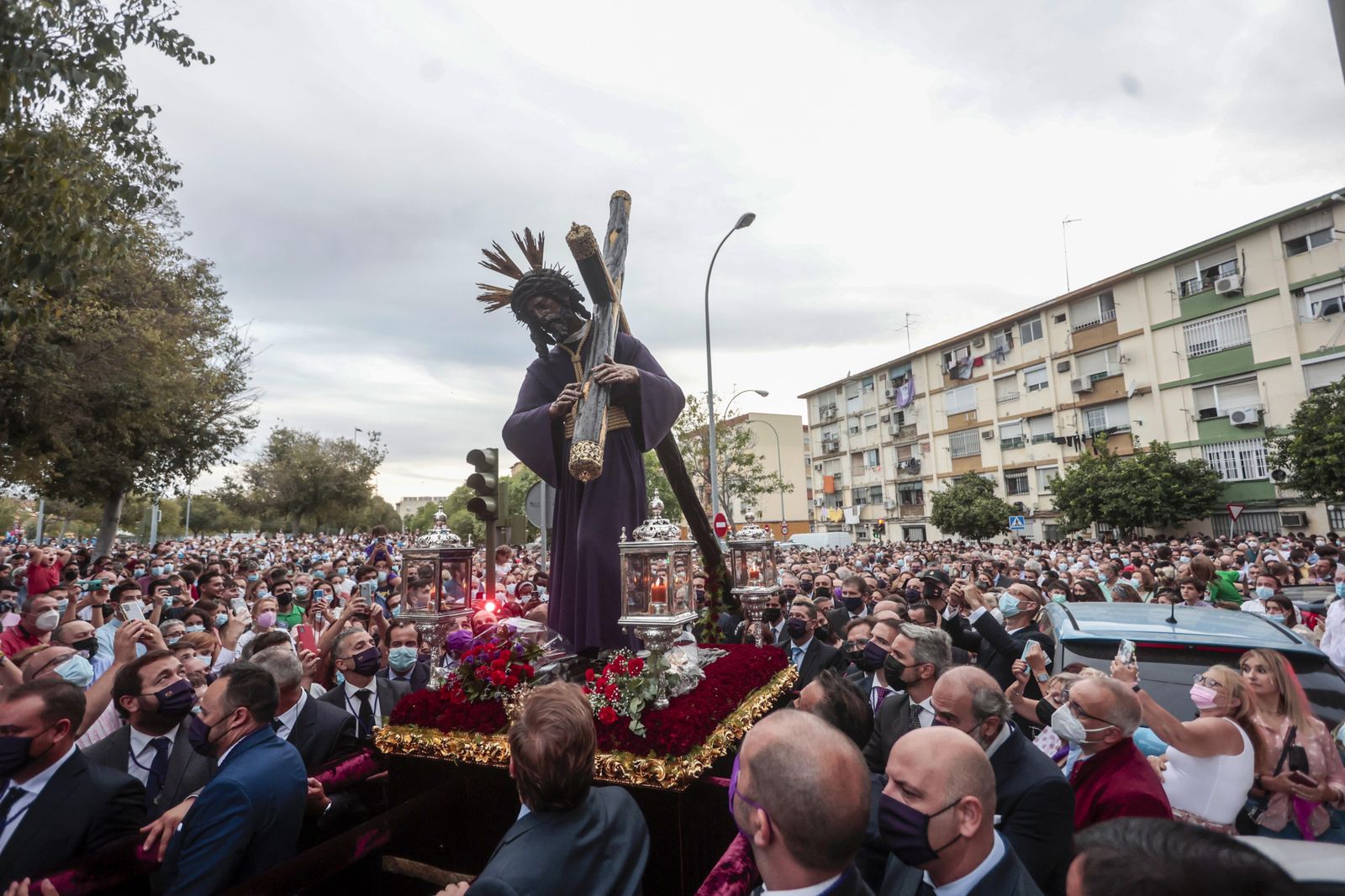El Gran Poder en Tres Barrios en Santa Misión