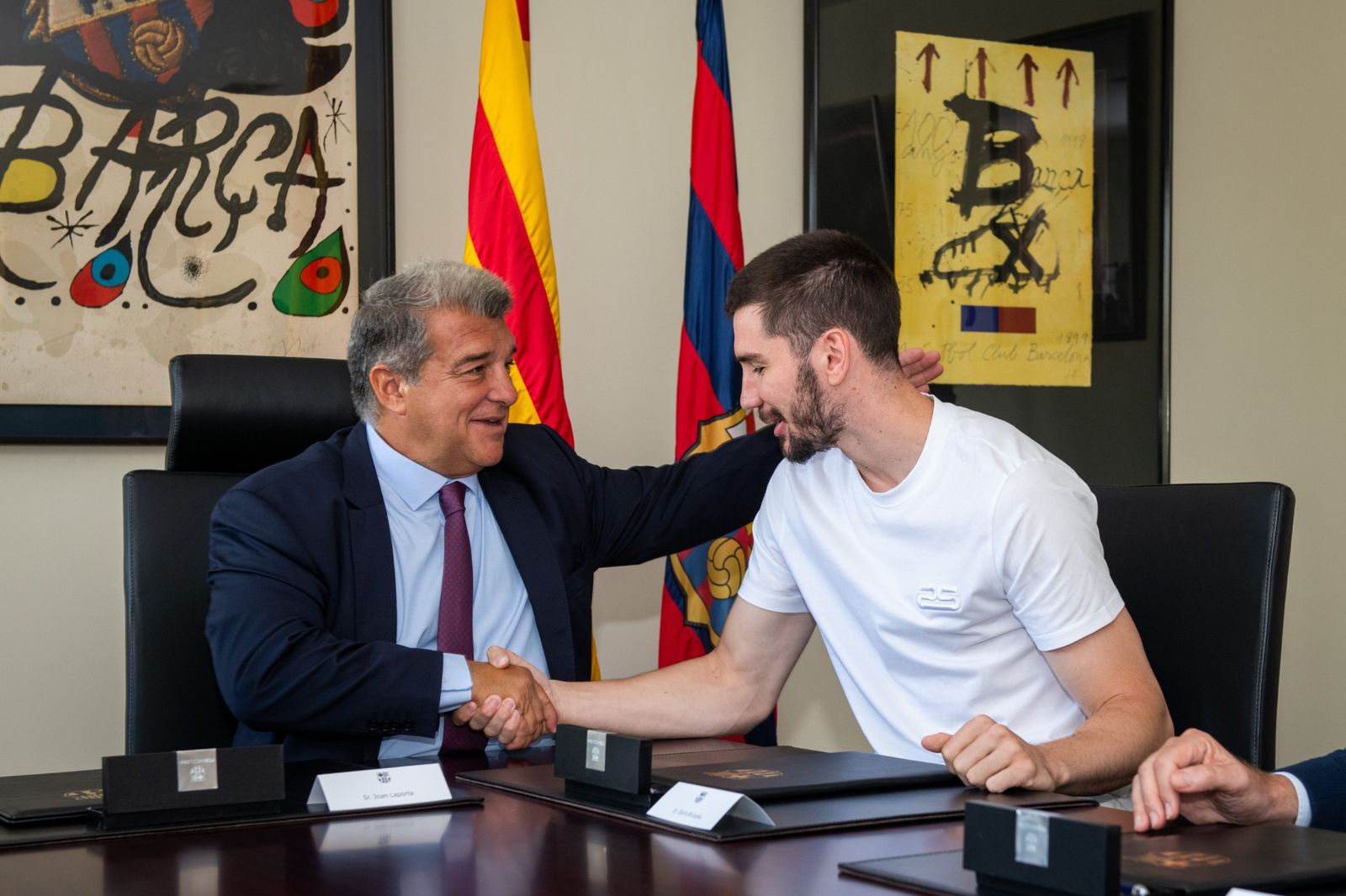 Darío Brizuela firma contrato con el Barcelona