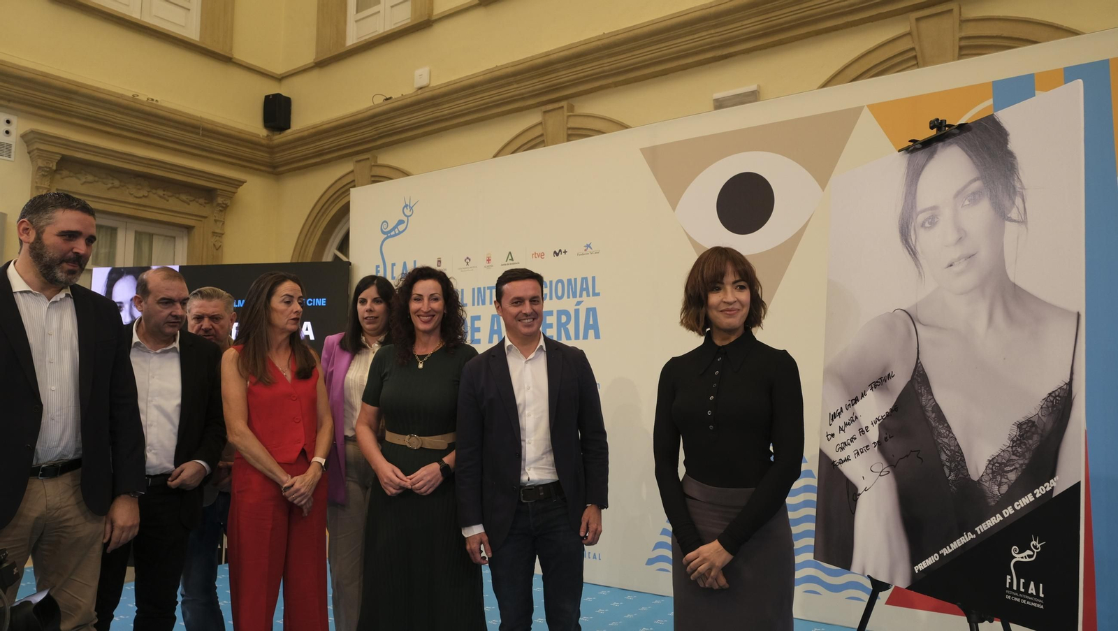 Verónica Sánchez, una estrella de FICAL en el Paseo de la Fama de Almería, en imágenes