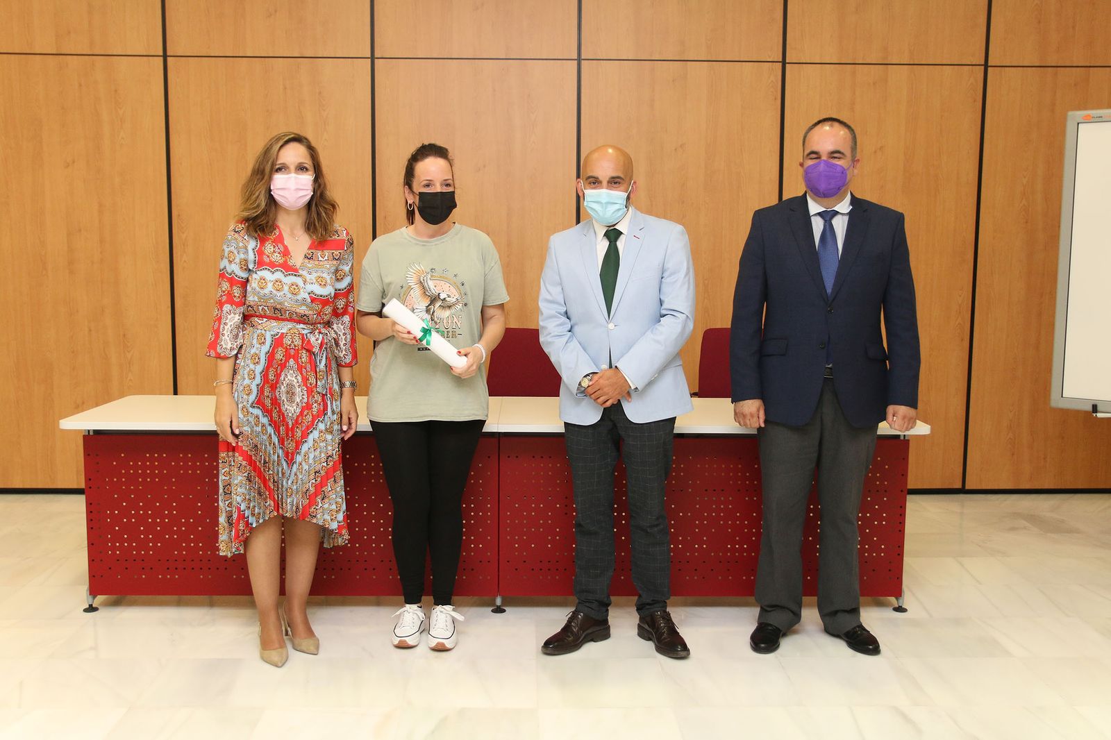 Fotogalería del reconocimiento a los trabajadores de la residencia de la FAAM que se autoconfinaron