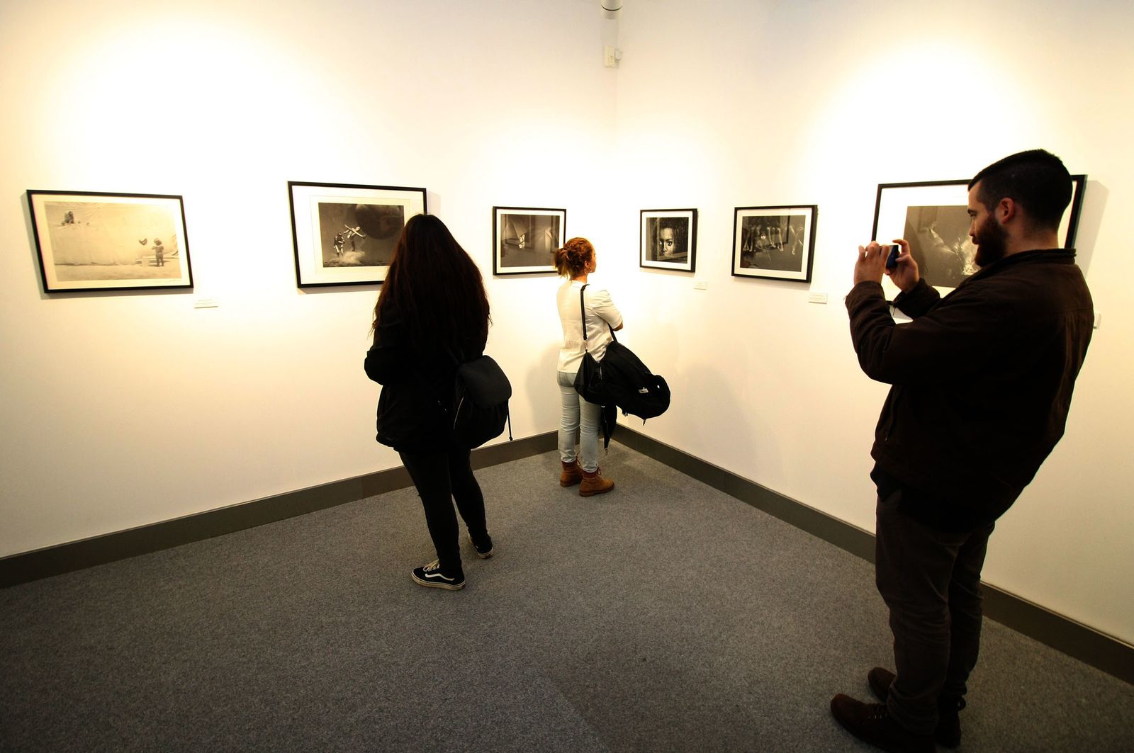 Latitudes. Exposiciones de Alberto Korda y de Pedro Luis Raota