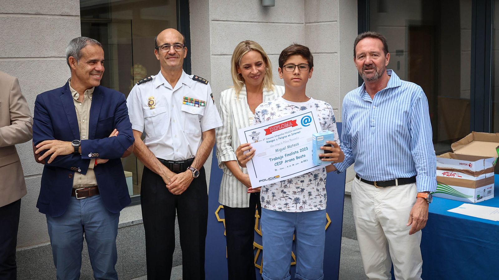 La policía entrega los 3º Premios de Infografías Sobre el Riesgo de Internet a escolares de Jerez