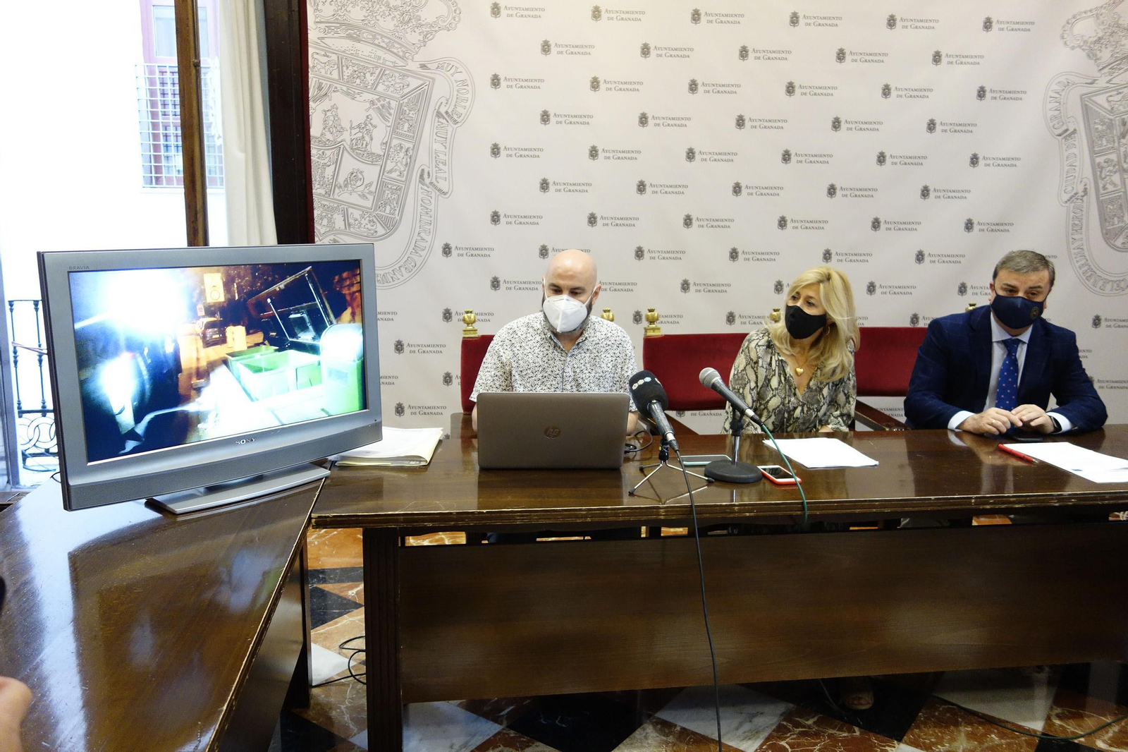 Granada instalará contenedores soterrados en la Romanilla y el Mercado de San Agustín