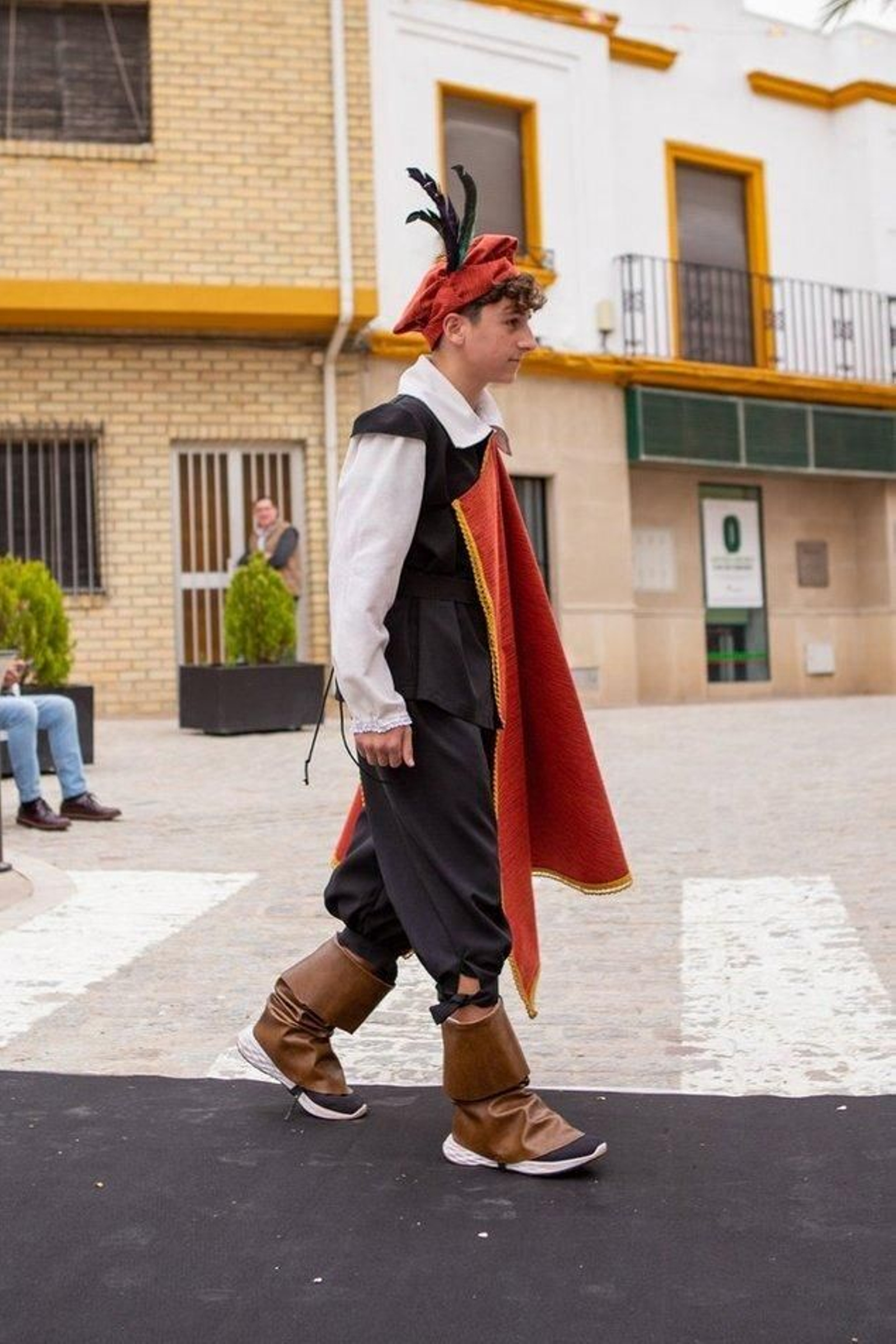 Desfile de los trajes renacentistas confeccionados por mujeres de Cazalilla.