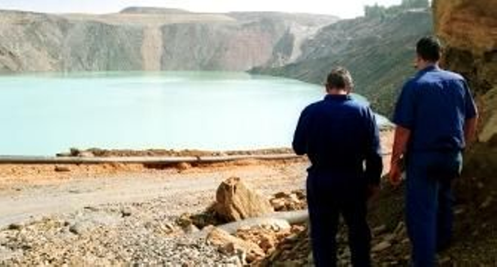 Una imagen de la vieja corta, en la que se depositaron los lodos tras la rotura de la balsa y en la que siguen.