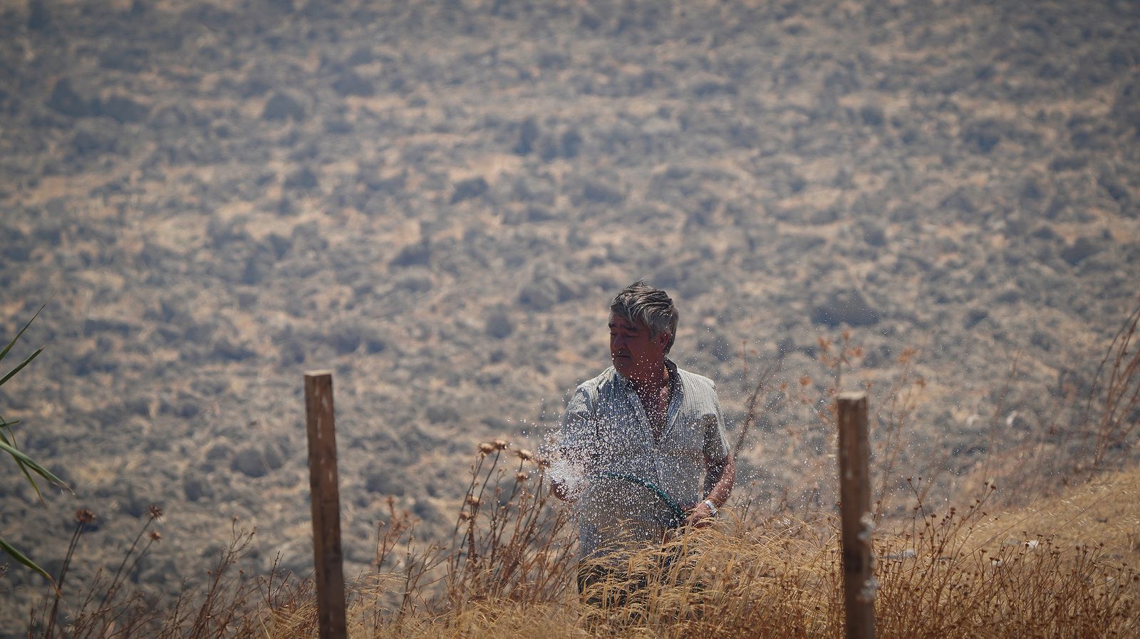 El fuego llega a las  casapuertas en Jerez