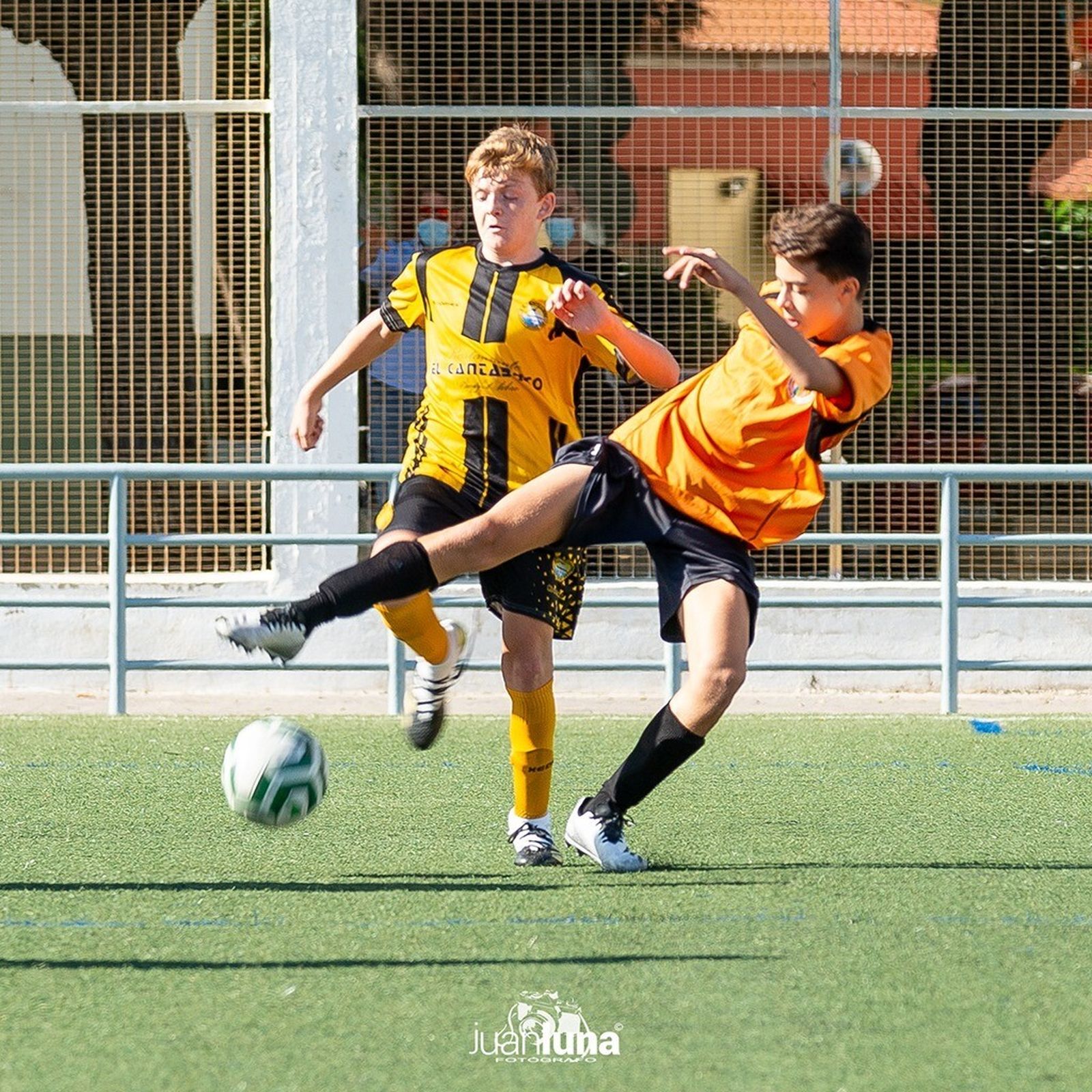 Imagen de uno de los partidos en el campo Pedro Fernández.