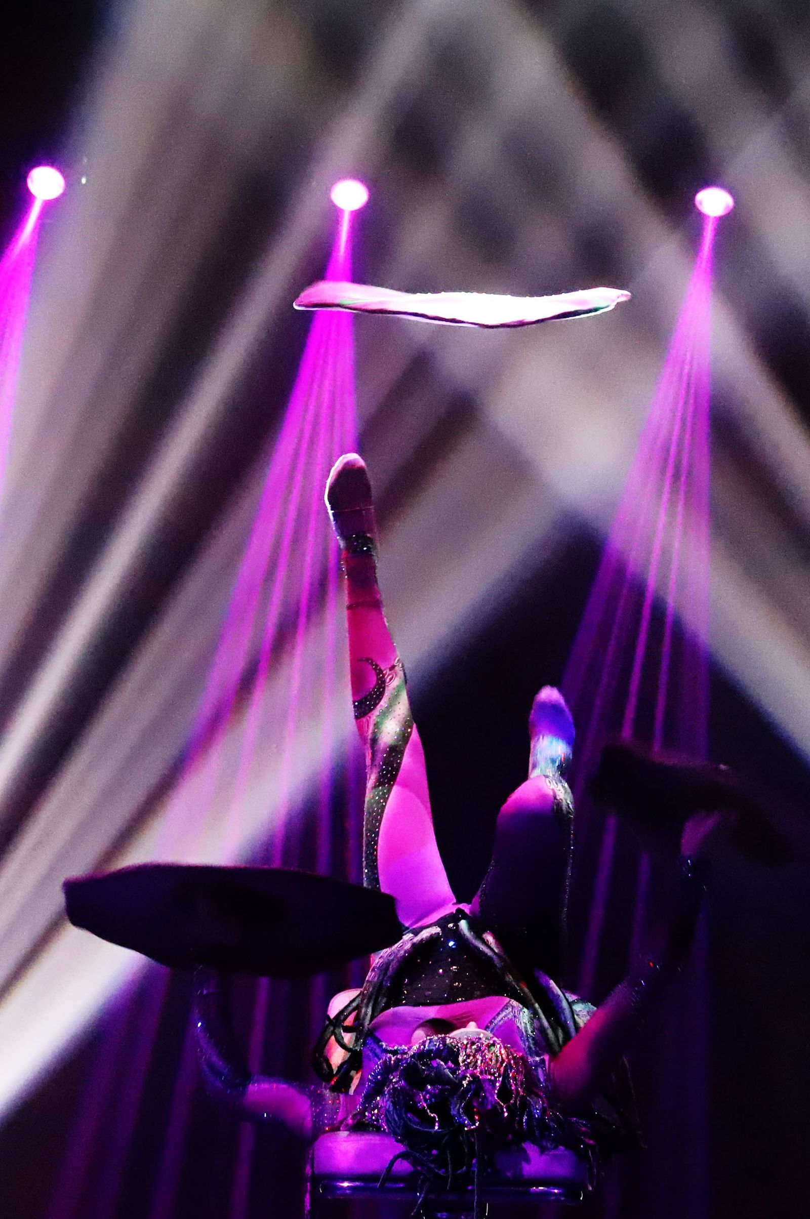 El Circo Alegría muestra su espectáculo sobre el agua, en imágenes