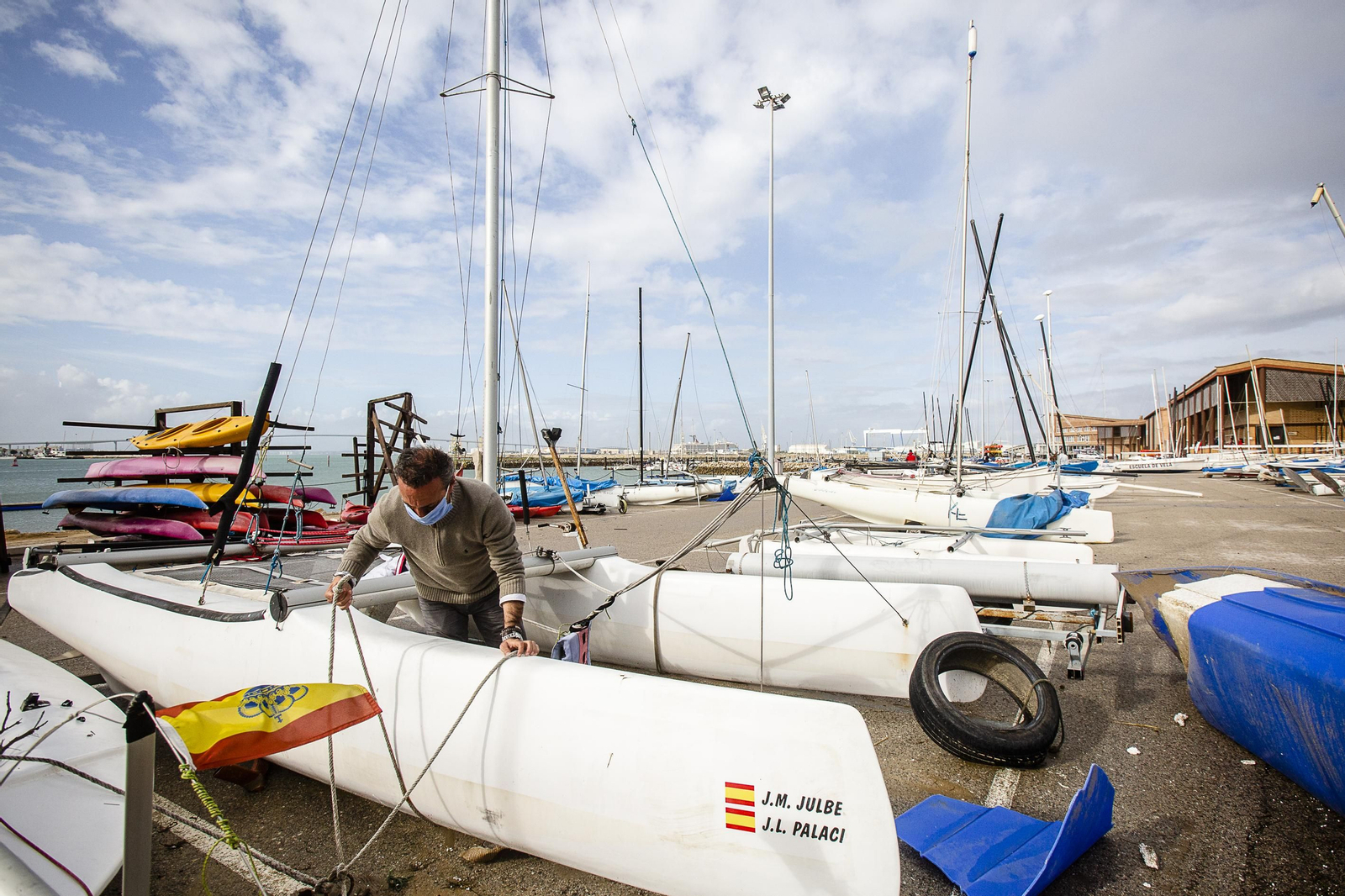 Las imágenes de los daños causados por la manga marina en el centro náutico Elcano