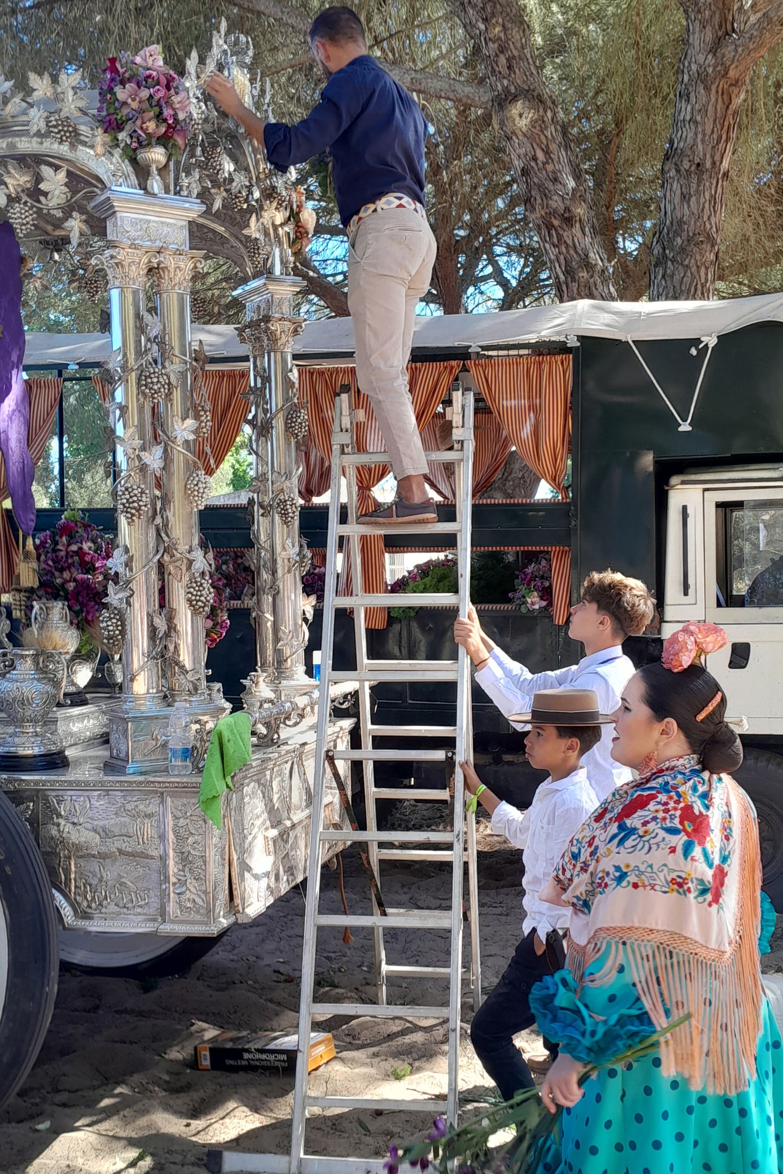 Imágenes de la llegada a la Aldea y presentación de la Hermandad del Rocío de Jerez