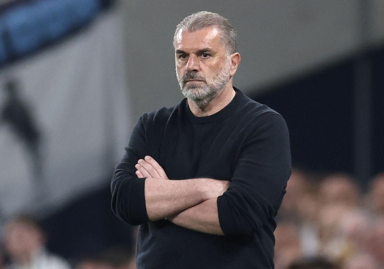 Ange Postecoglou, muy serio durante un encuentro.