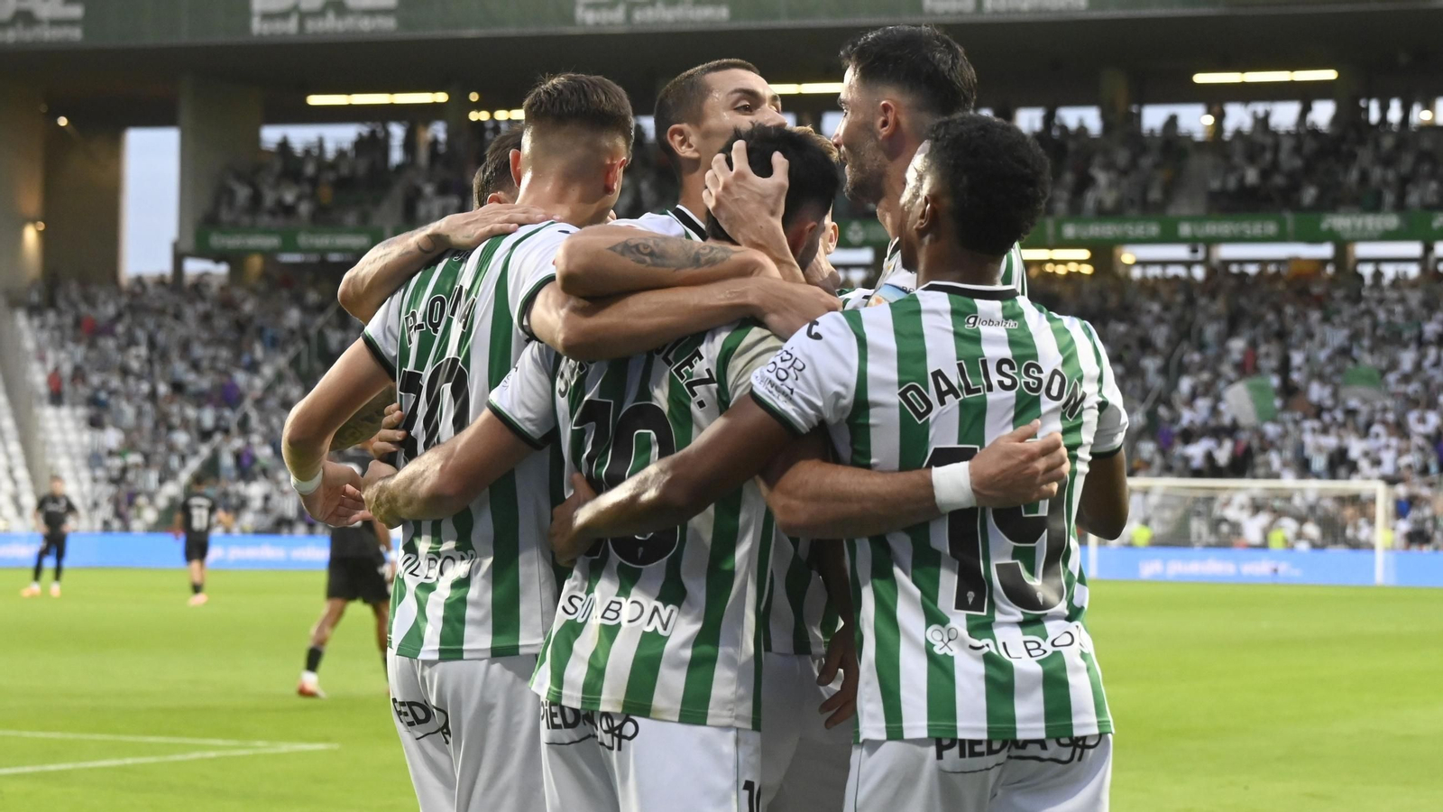 Los jugadores del Córdoba CF celebran un gol en El Arcángel.