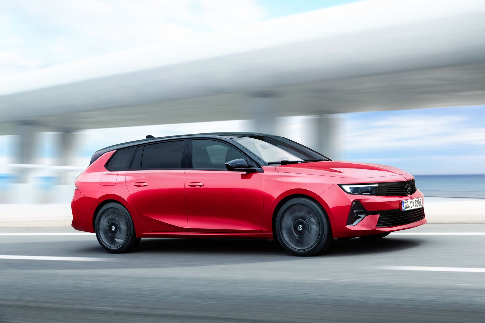 Opel lleva la electrificación total del sistema de propulsión hasta el Astra familiar