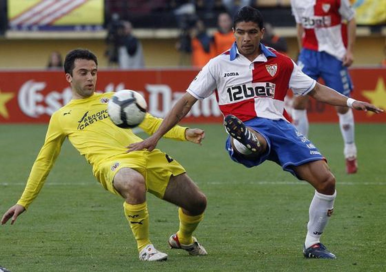 El Sevilla pierde estrepitosamente en el estreno de Antonio Álvarez como técnico. / Reuters