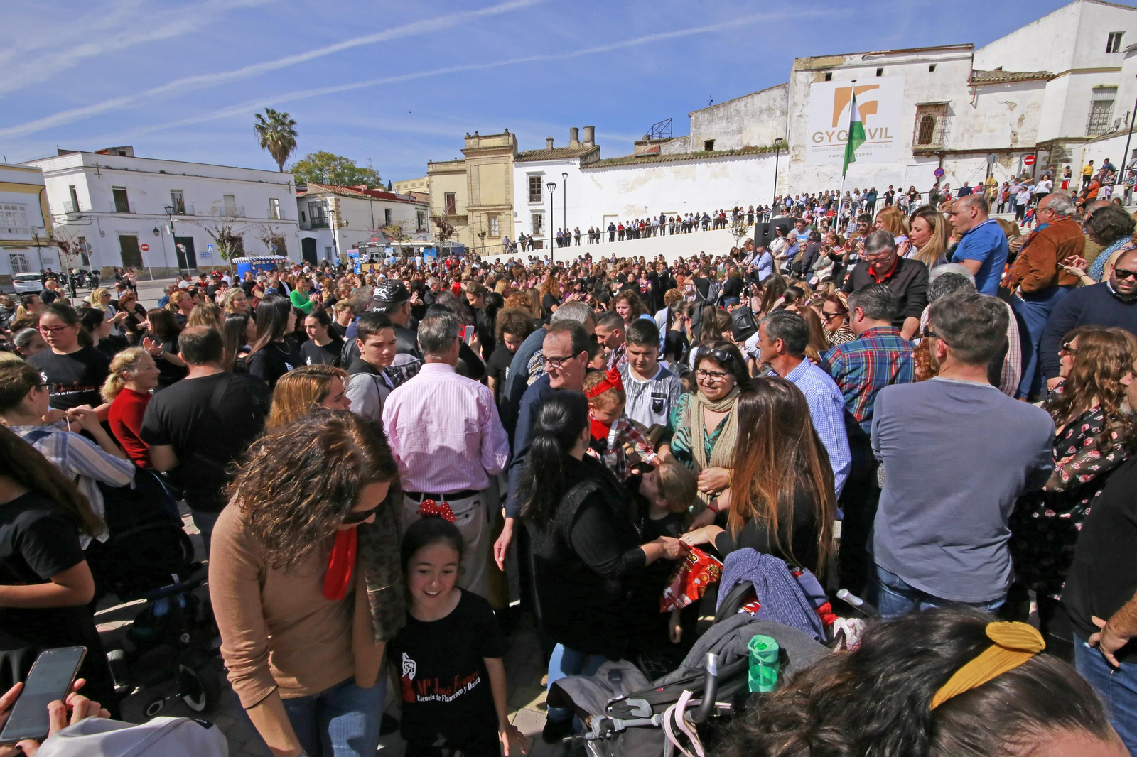 Himno Andaluz a guitarra y flashmob flamenco por el día de Andalucía