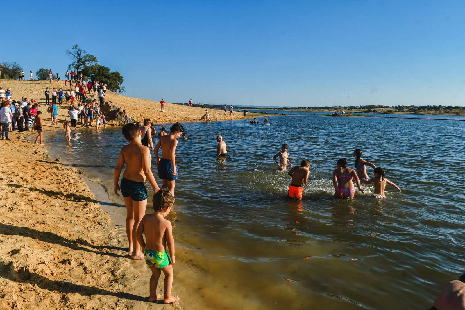 Estreno de la playa de La Colada, en El Viso, en julio.