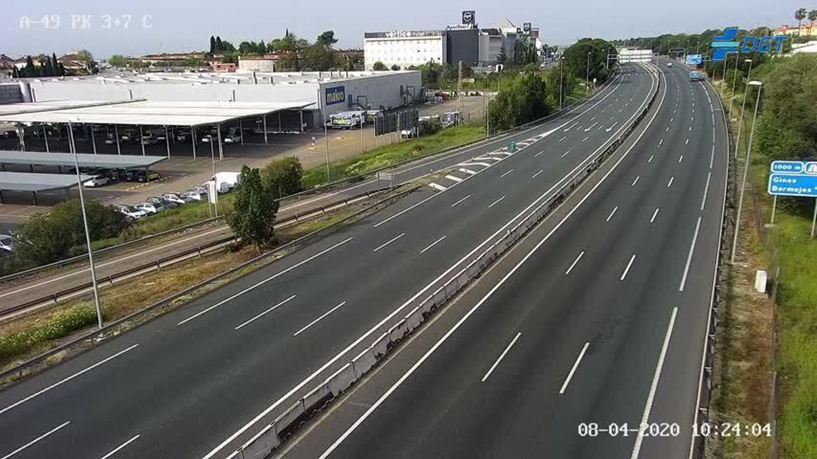 Una imagen de la autovía A-49 sin tráfico en el confinamiento.
