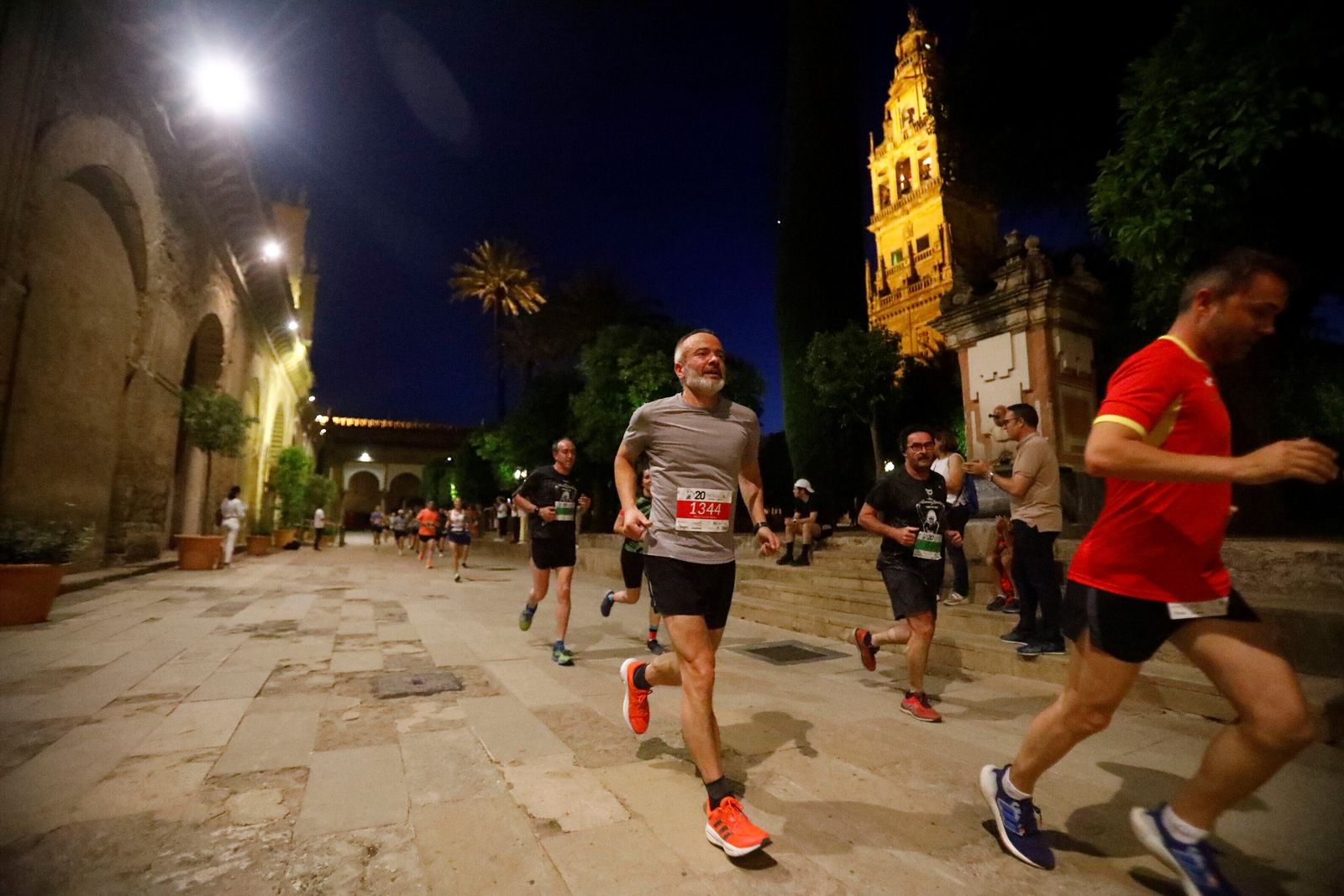 Las mejores fotos de la XX edición de la Nocturna Trotacalles en Córdoba