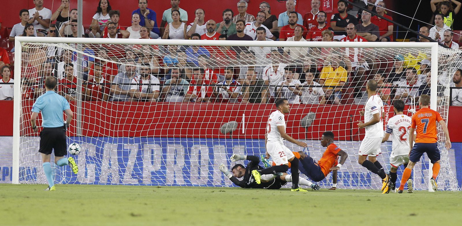 Las imágenes del Sevilla-Basaksehir