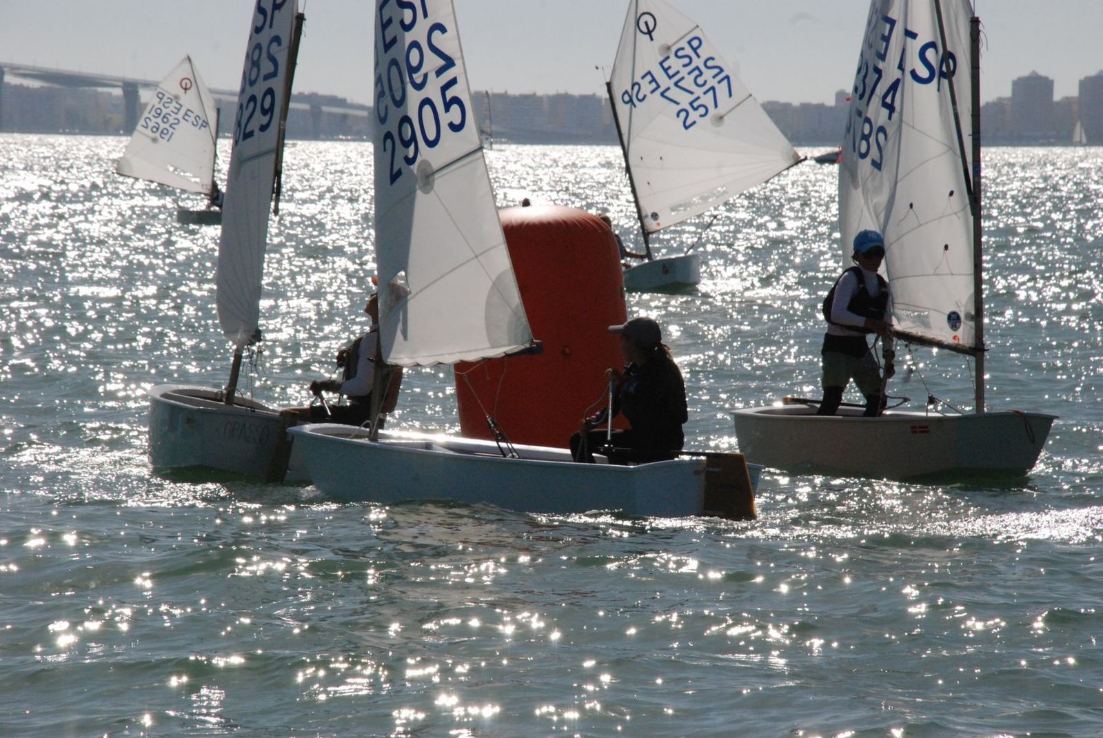 Imágenes de la primera jornada del III Trofeo de la Hispanidad de vela