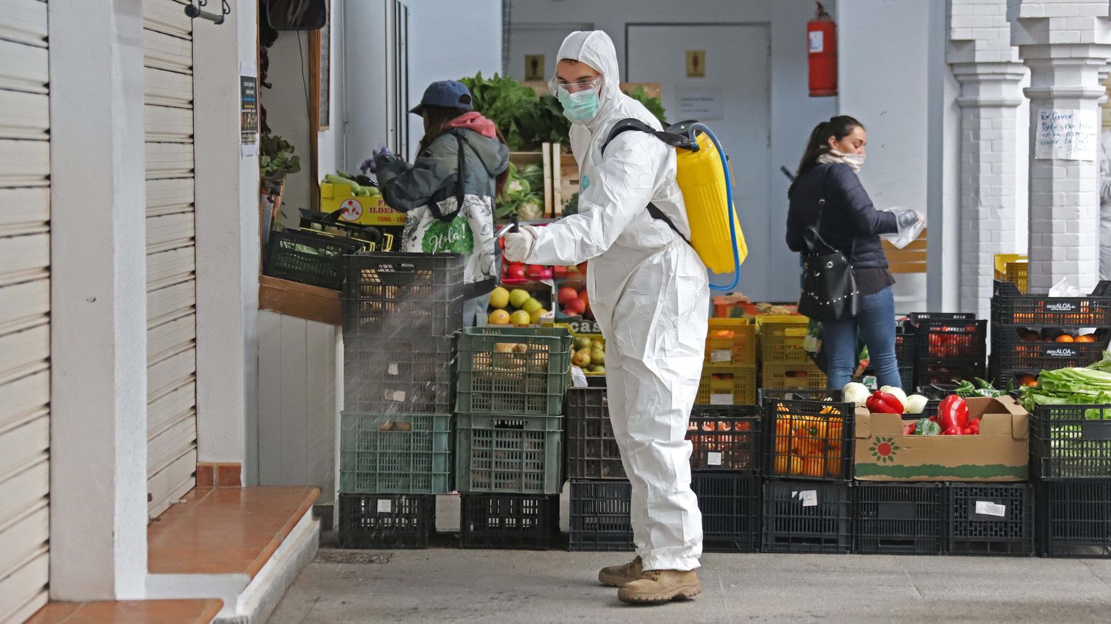 Fotos de las tareas de desinfección y limpieza de la Infantería de Marina en Tarifa