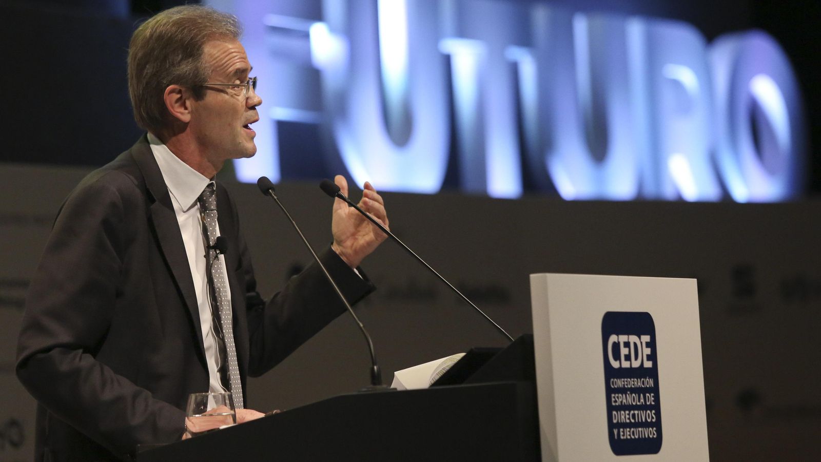 Jordi Gual, presidente de Caixabank, durante su ponencia