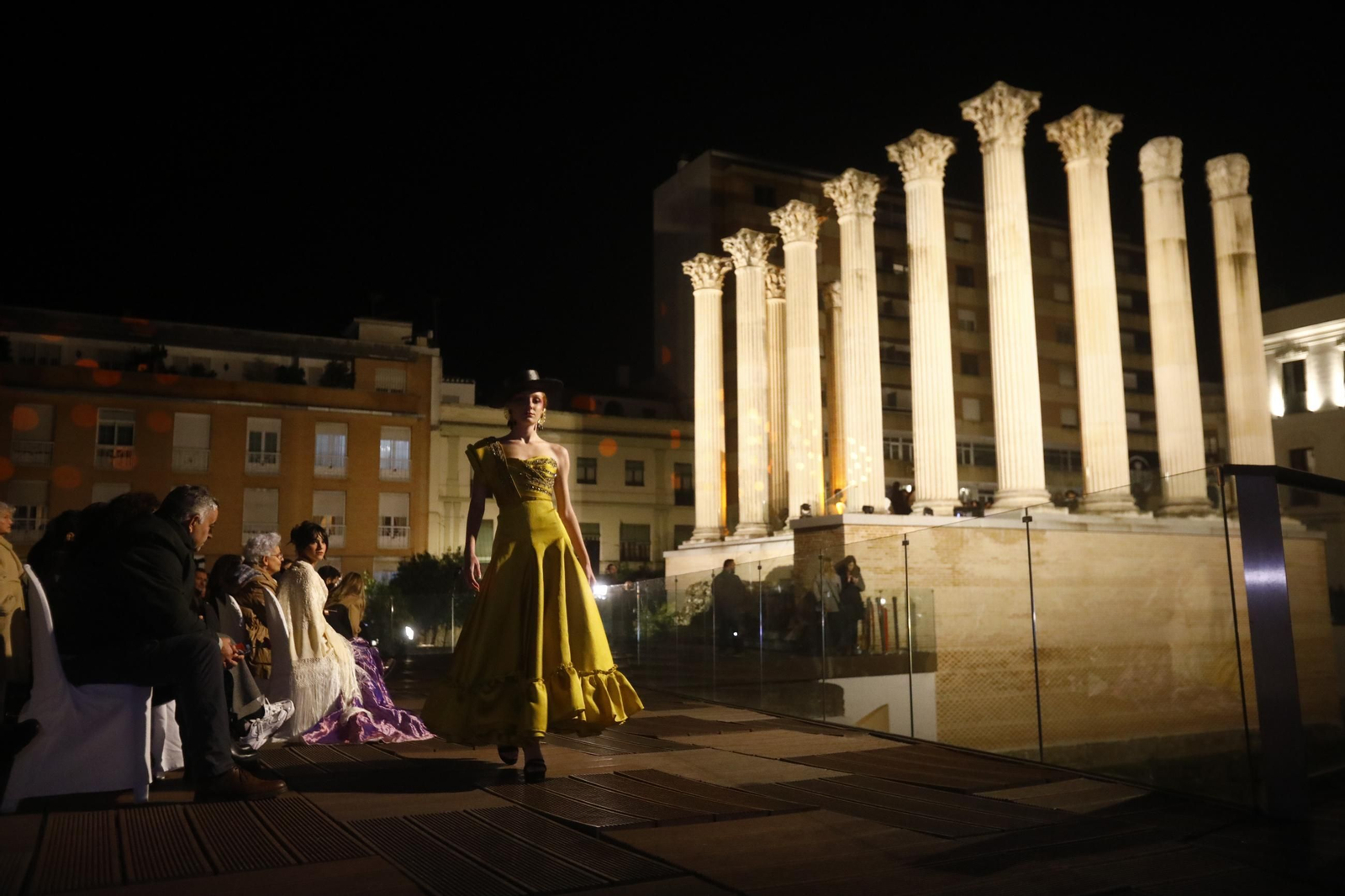 Las mejores imágenes del desfile de Mancini en el Templo Romano de Córdoba