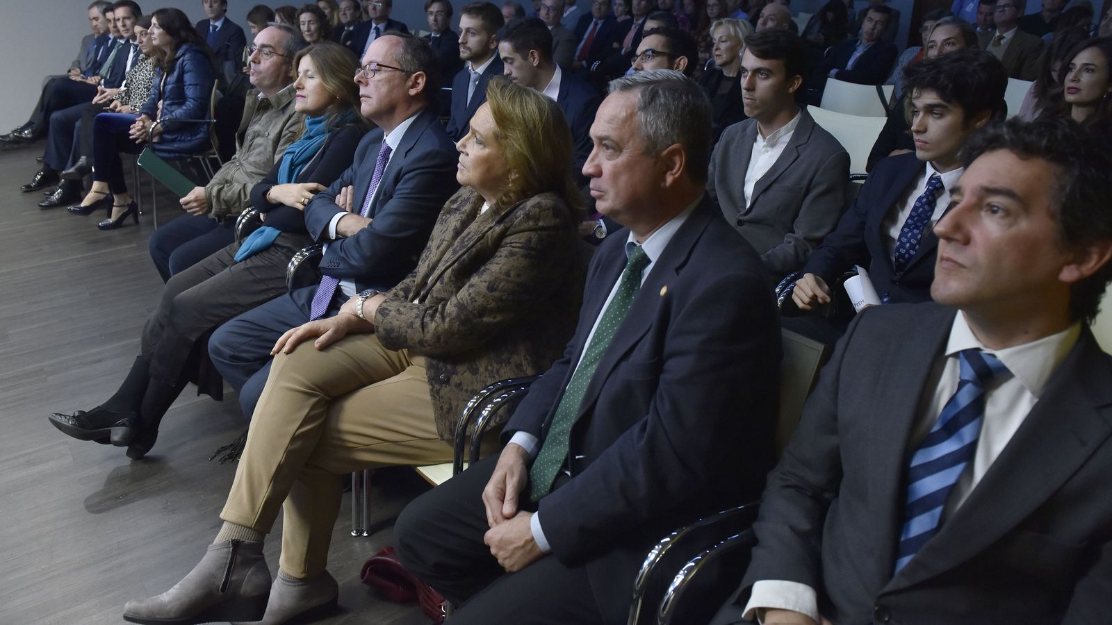 De derecha a izquierda, Ricardo Galán, director de la Fundación Ayesa; Enrique López Lara, director de Relaciones de Gobierno de la Universidad de Sevilla;  Concha Yoldi, Felipe Granados, director general de Grupo Joly; Esperanza Caro y Jesús Sánchez.