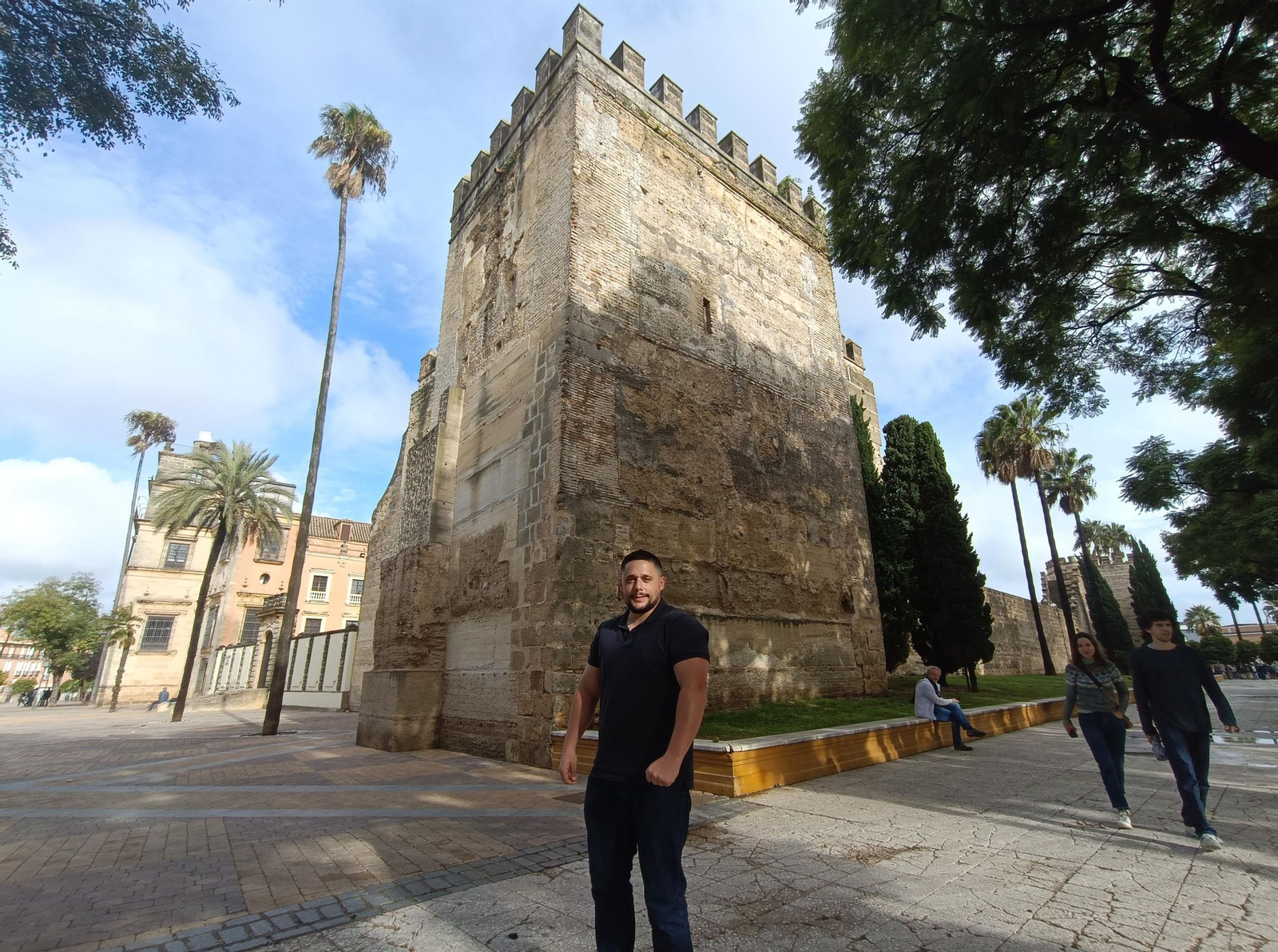 El investigador jerezano Francisco Jordi, junto al Alcázar de Jerez. El investigador jerezano Francisco Jordi, junto al Alcázar de Jerez.