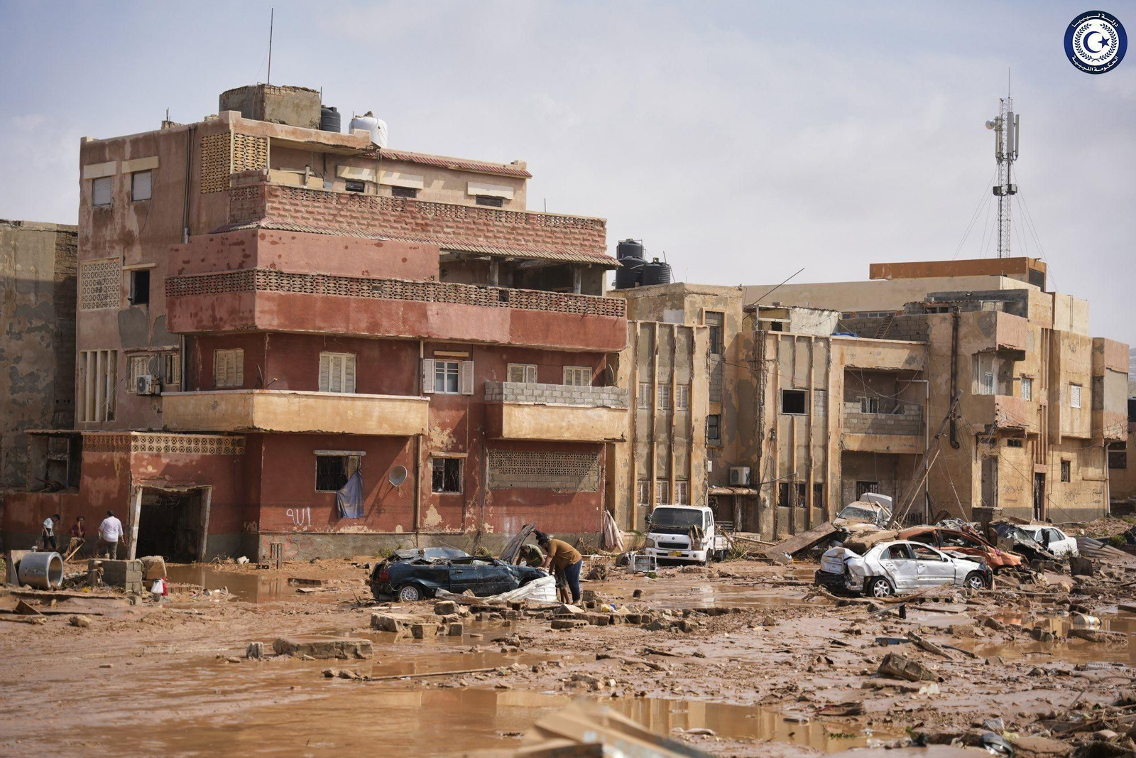 Destrozos en la ciudad de Derna. Destrozos en la ciudad de Derna.