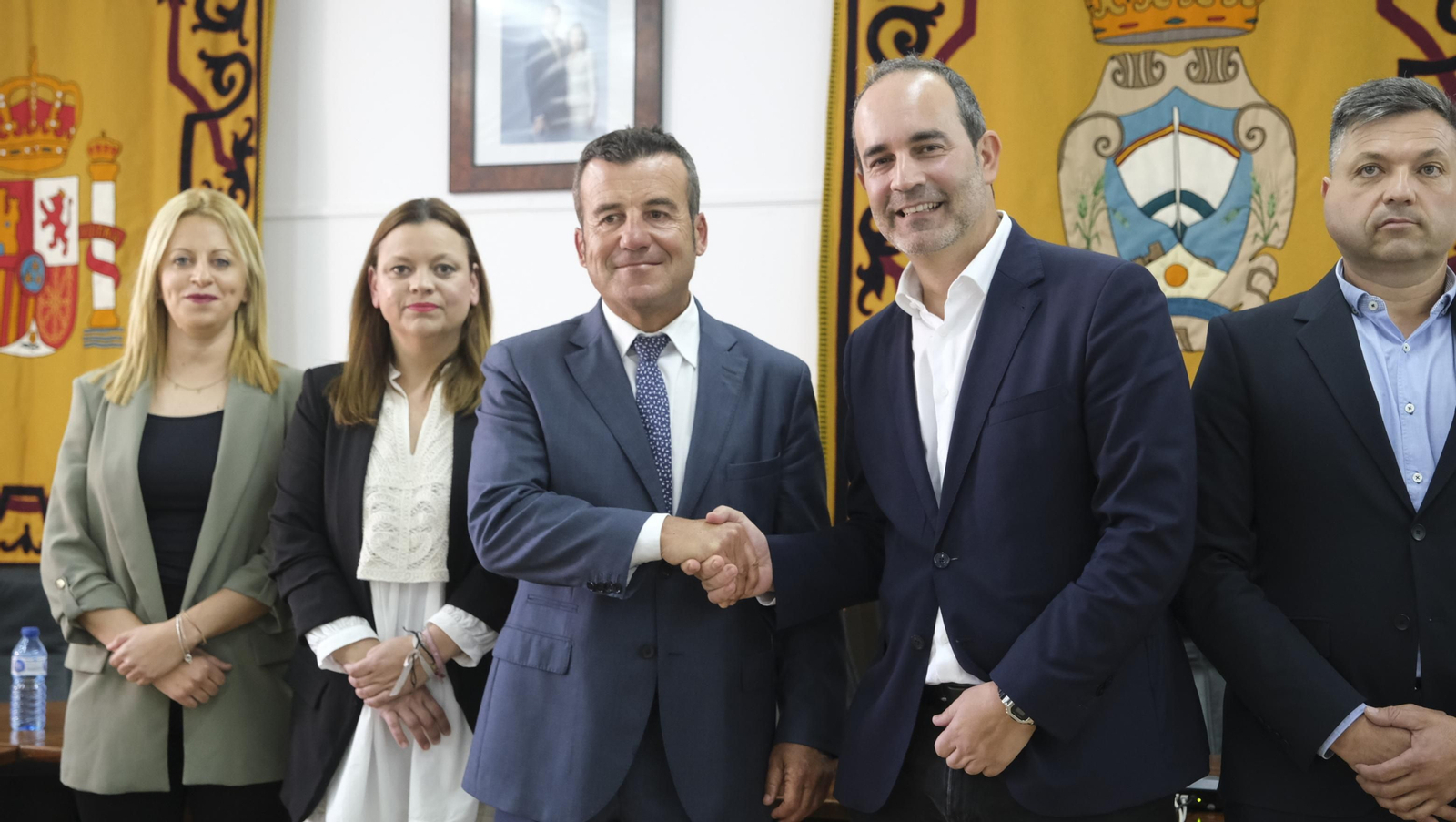 Las imágenes de la moción de censura en el Ayuntamiento de Carboneras